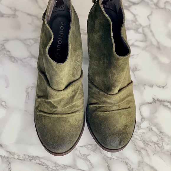 BOUTIQUE 9 Dark Olive Green Suede Boots SIZE 7M BNIB - Picture 3 of 14